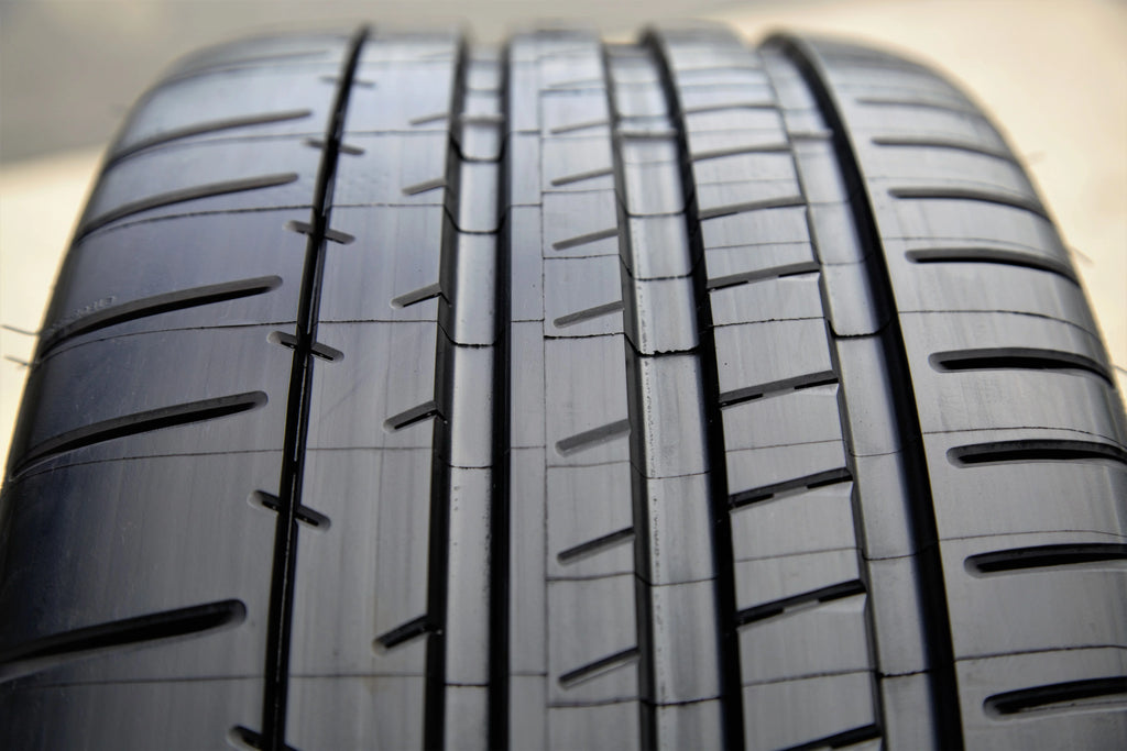 Summer 295/35ZR18/XL (103Y) Tire S609581