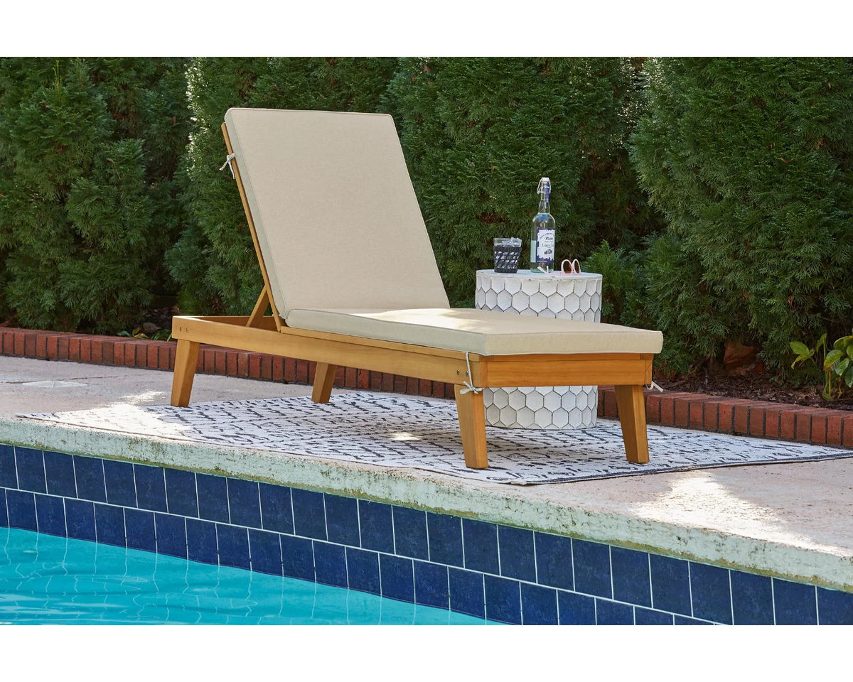 Light Brown Chaise Lounge with Cushion T612