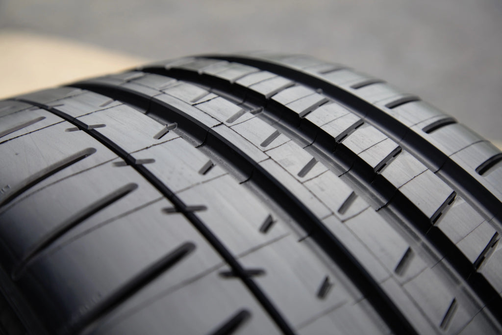 Summer 295/35ZR18/XL (103Y) Tire S609581