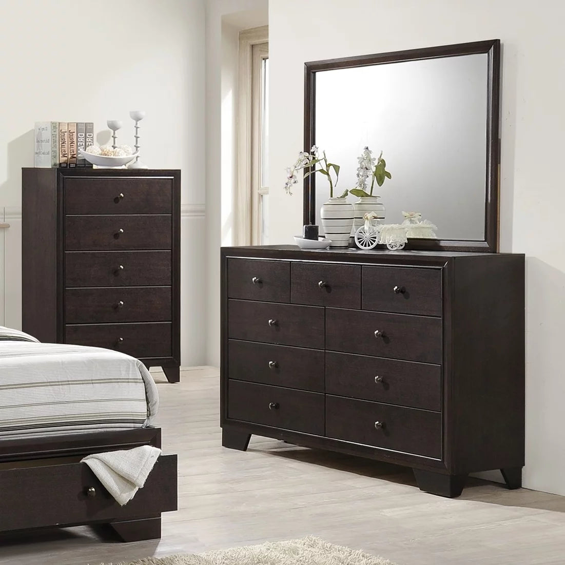 Queen Size 4pc Bedroom Furniture Set Y5859