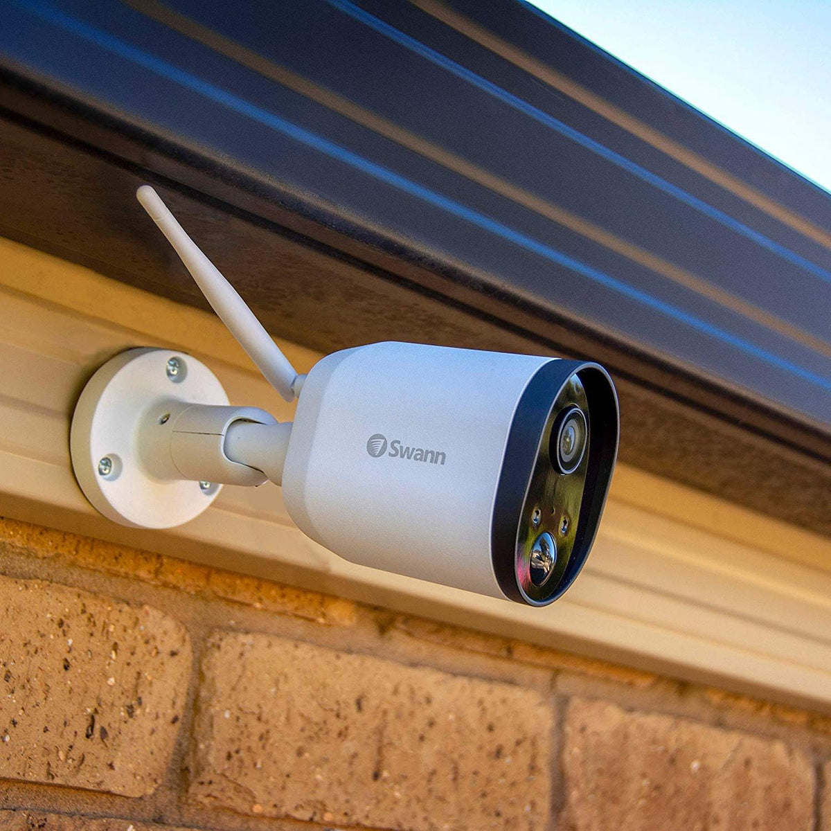 White 1080p WiFi Outdoor Security Camera with Night Vision T630