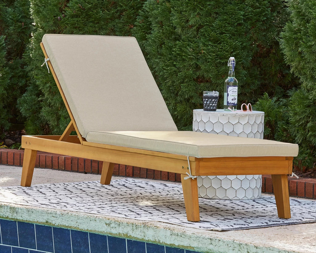 Light Brown Chaise Lounge with Cushion T612