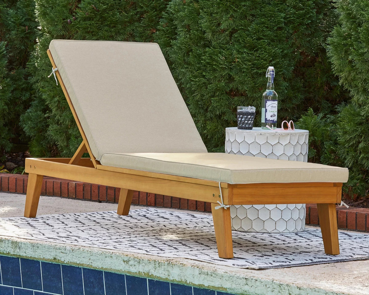 Light Brown Chaise Lounge with Cushion T612